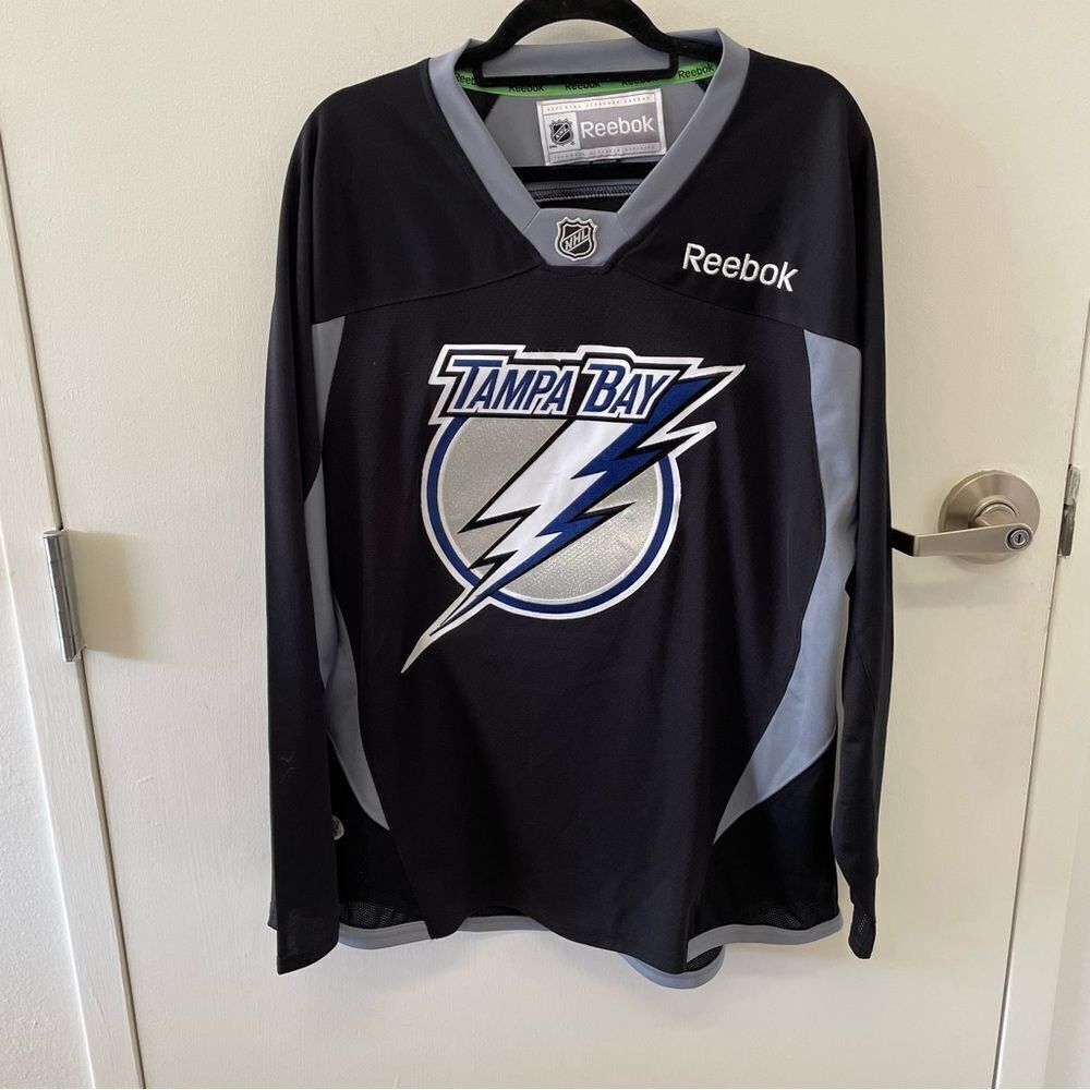 ⭐️NHL Men's Reebok Lighting jersey size L